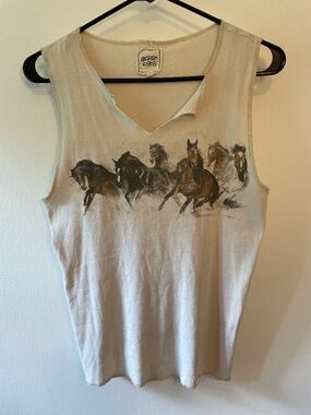 Modish Rebel running horses cream-color relaxed tank size L